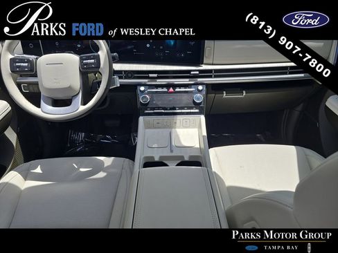 Used 2025 Hyundai Santa Fe Calligraphy AWD/4WD image 11