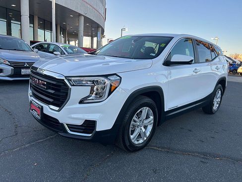 Used 2024 GMC Terrain SLE image 69