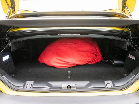 Used 2019 Ferrari Portofino RWD image 48