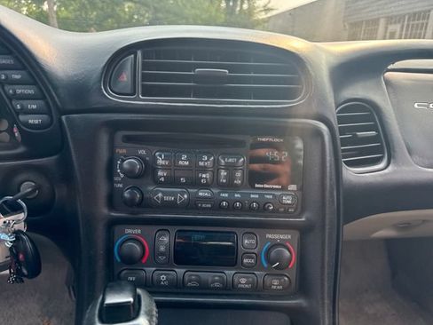 Used 1998 Chevrolet Corvette Coupe RWD image 20