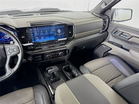 Used 2024 Chevrolet Silverado 1500 ZR2 w/ Technology Package image 24