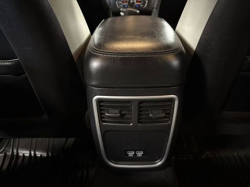 Used 2015 Dodge Charger SE w/ Sport Appearance Group image 17