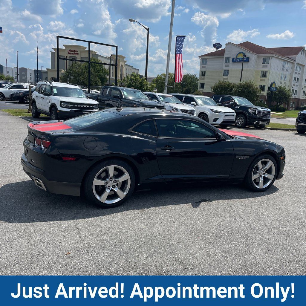 Used 2010 Chevrolet Camaro SS w/ RS Package RWD image 5