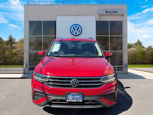 Certified 2022 Volkswagen Tiguan SE w/ Panoramic Sunroof Package AWD/4WD image 2