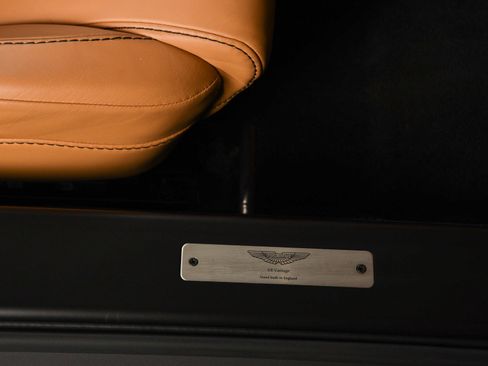 Used 2011 Aston Martin V8 Vantage Roadster RWD image 35
