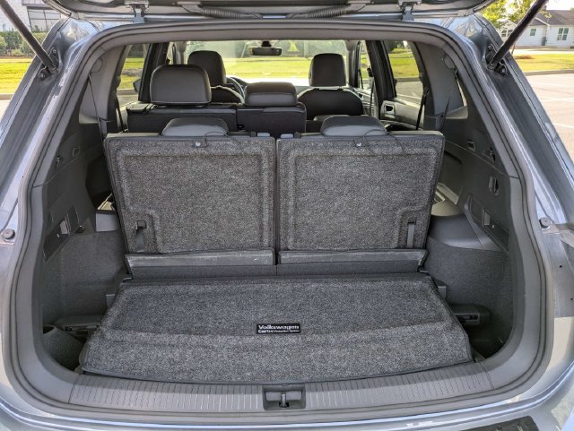 Used 2023 Volkswagen Tiguan SE R-Line FWD image 13
