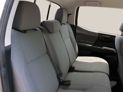 Used 2020 Toyota Tacoma SR5 RWD image 17