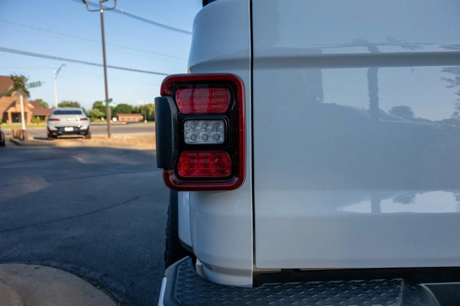 Used 2022 Jeep Gladiator Overland AWD/4WD image 12