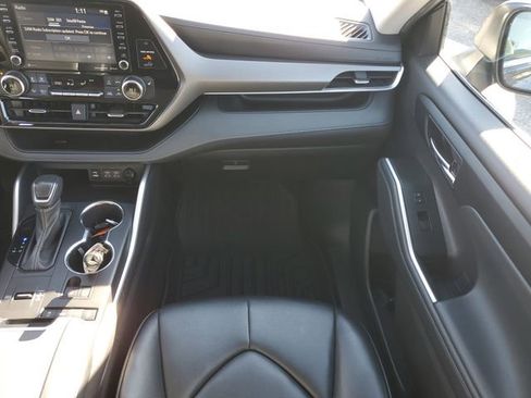 Used 2022 Toyota Highlander XLE image 20