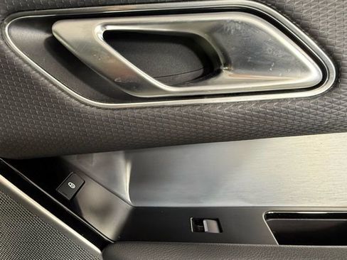 Used 2019 Land Rover Range Rover Velar R-Dynamic SE image 35