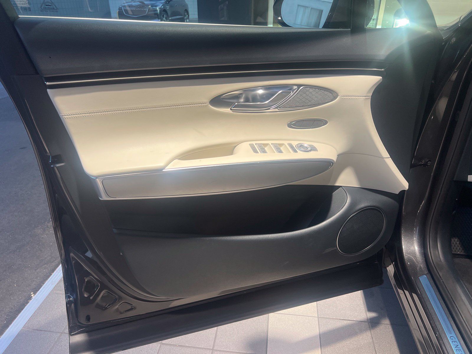 Used 2023 Genesis Electrified GV70 AWD/4WD image 24