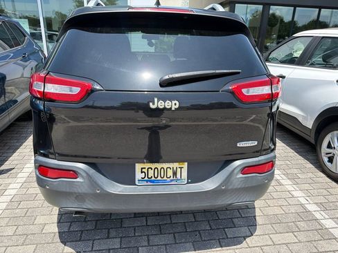 Used 2016 Jeep Cherokee Latitude FWD image 10