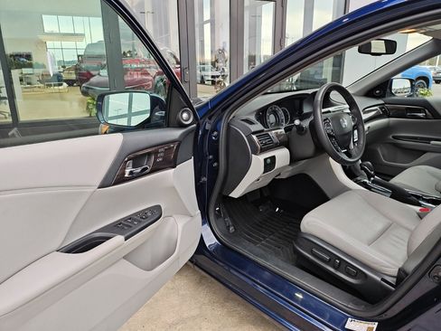Used 2017 Honda Accord EX-L image 9