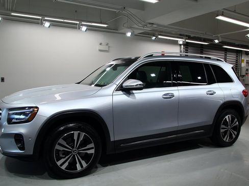 Used 2025 Mercedes-Benz GLB 250 4MATIC image 15