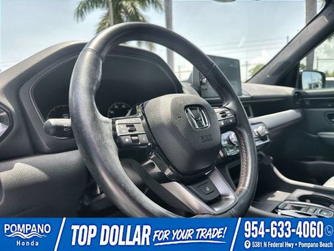 Used 2025 Honda Pilot TrailSport image 26