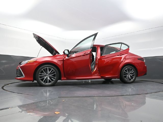 Used 2023 Toyota Camry XLE w/ Cold Weather Package FWD image 41