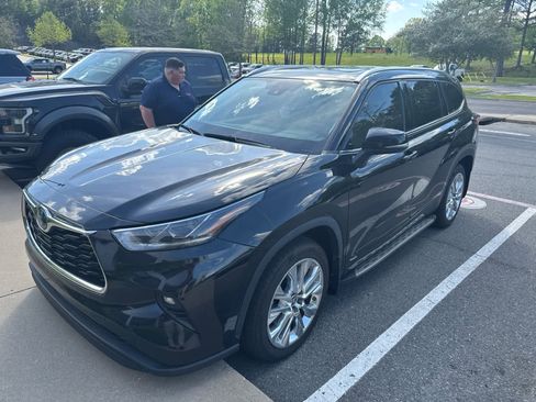Used 2023 Toyota Highlander Limited AWD/4WD image 4