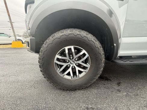 Used 2017 Ford F150 Raptor w/ Equipment Group 802A Luxury image 9