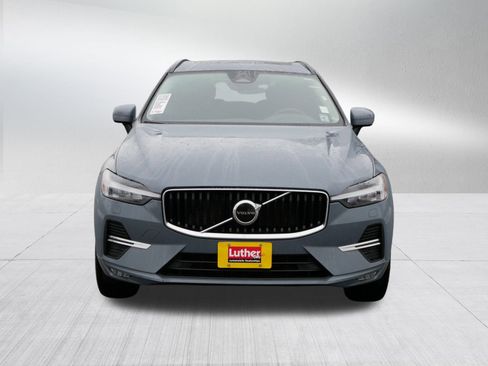 Used 2023 Volvo XC60 B5 Core image 2