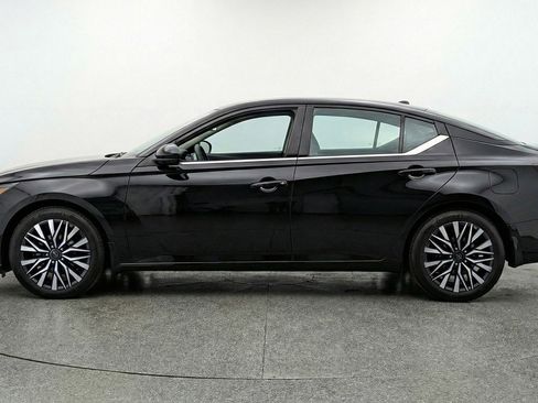 Used 2025 Nissan Altima 2.5 SV image 5