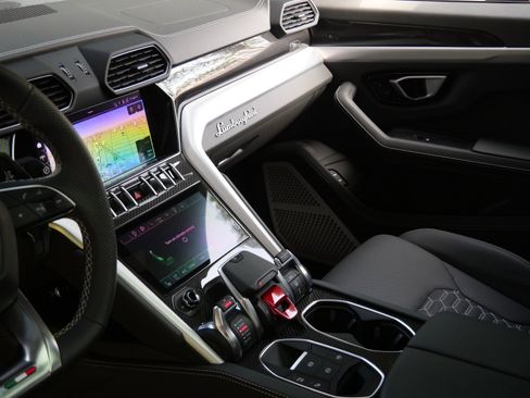 Used 2024 Lamborghini Urus S image 16