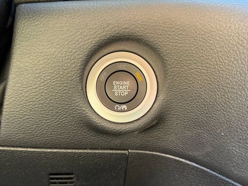 New 2026 Chrysler Pacifica Select w/ S Appearance Package FWD image 26