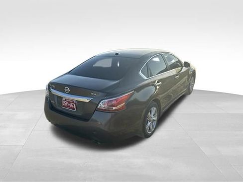 Used 2015 Nissan Altima 2.5 SV w/ Convenience Package FWD image 3