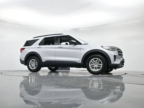 Used 2026 Ford Explorer Active RWD image 33