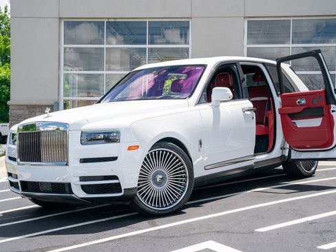 Used 2022 Rolls-Royce Cullinan AWD/4WD image 2