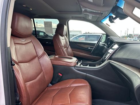 Used 2019 Cadillac Escalade Luxury image 26