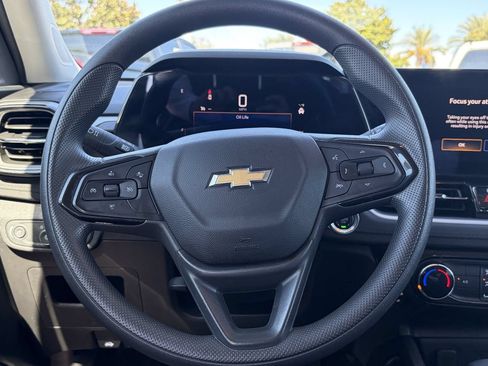 Used 2025 Chevrolet TrailBlazer LT FWD image 23