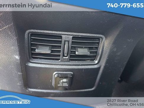 Used 2018 Nissan Titan SV AWD/4WD image 24