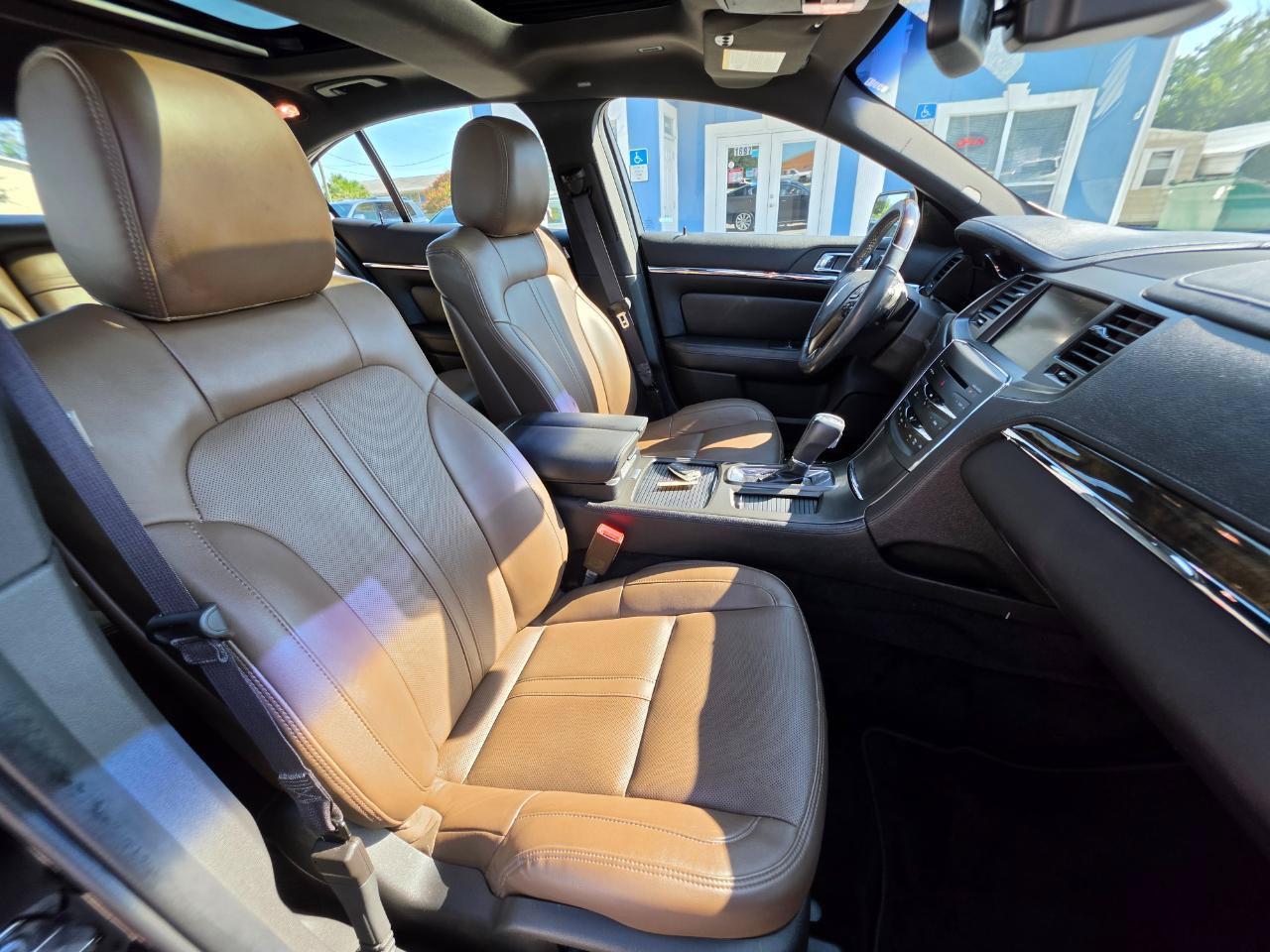 Used 2013 Lincoln MKS FWD image 28