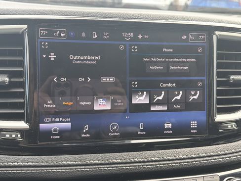 Used 2023 Chrysler Pacifica Touring-L image 19