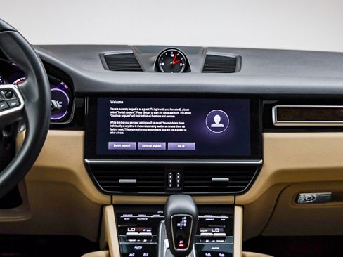 Used 2022 Porsche Cayenne Platinum Edition image 18