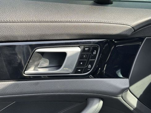 Used 2020 Porsche Panamera image 13