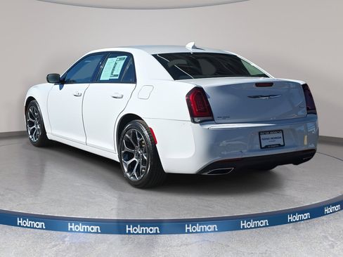 Used 2018 Chrysler 300 Touring w/ Sport Appearance Package image 5