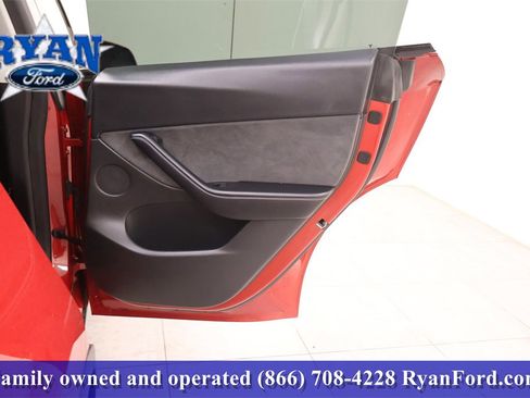Used 2022 Tesla Model Y Long Range image 13