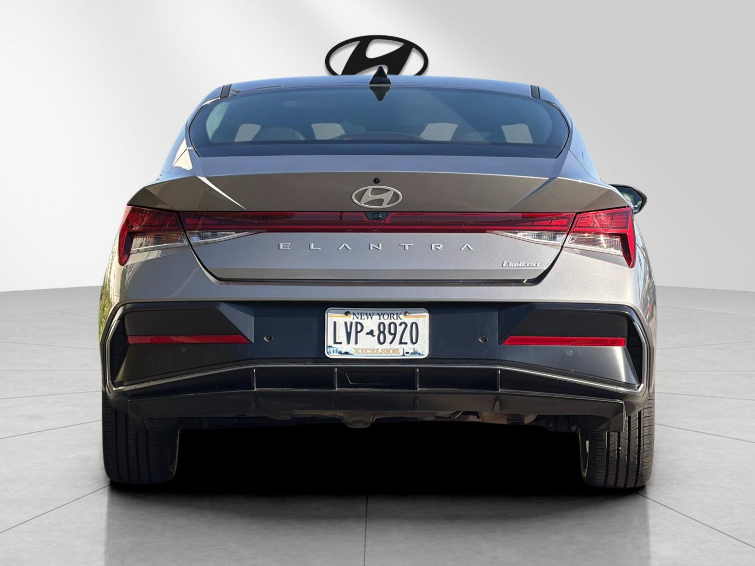 Used 2024 Hyundai Elantra Limited FWD image 4