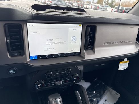 New 2025 Ford Bronco Outer Banks w/ Sasquatch Package image 24