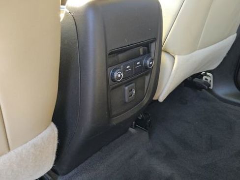 Used 2019 Buick Enclave Essence image 22