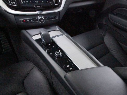 Certified 2025 Volvo XC60 B5 Plus image 10