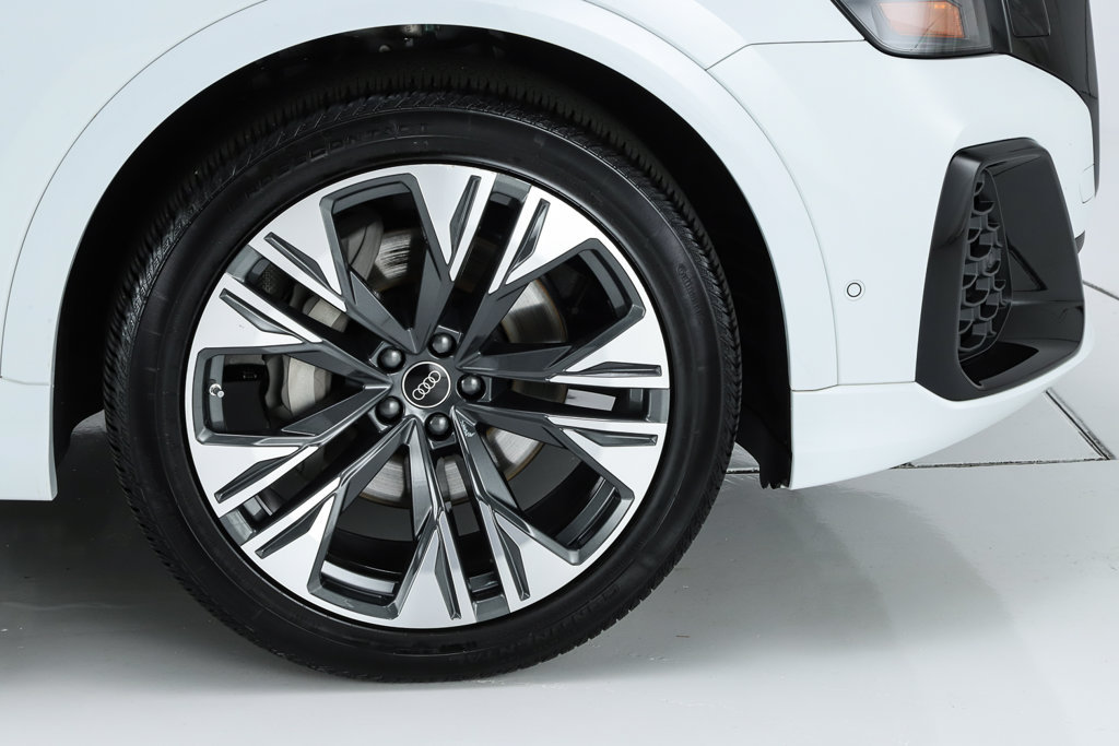 Used 2026 Audi Q8 Premium Plus AWD/4WD image 18
