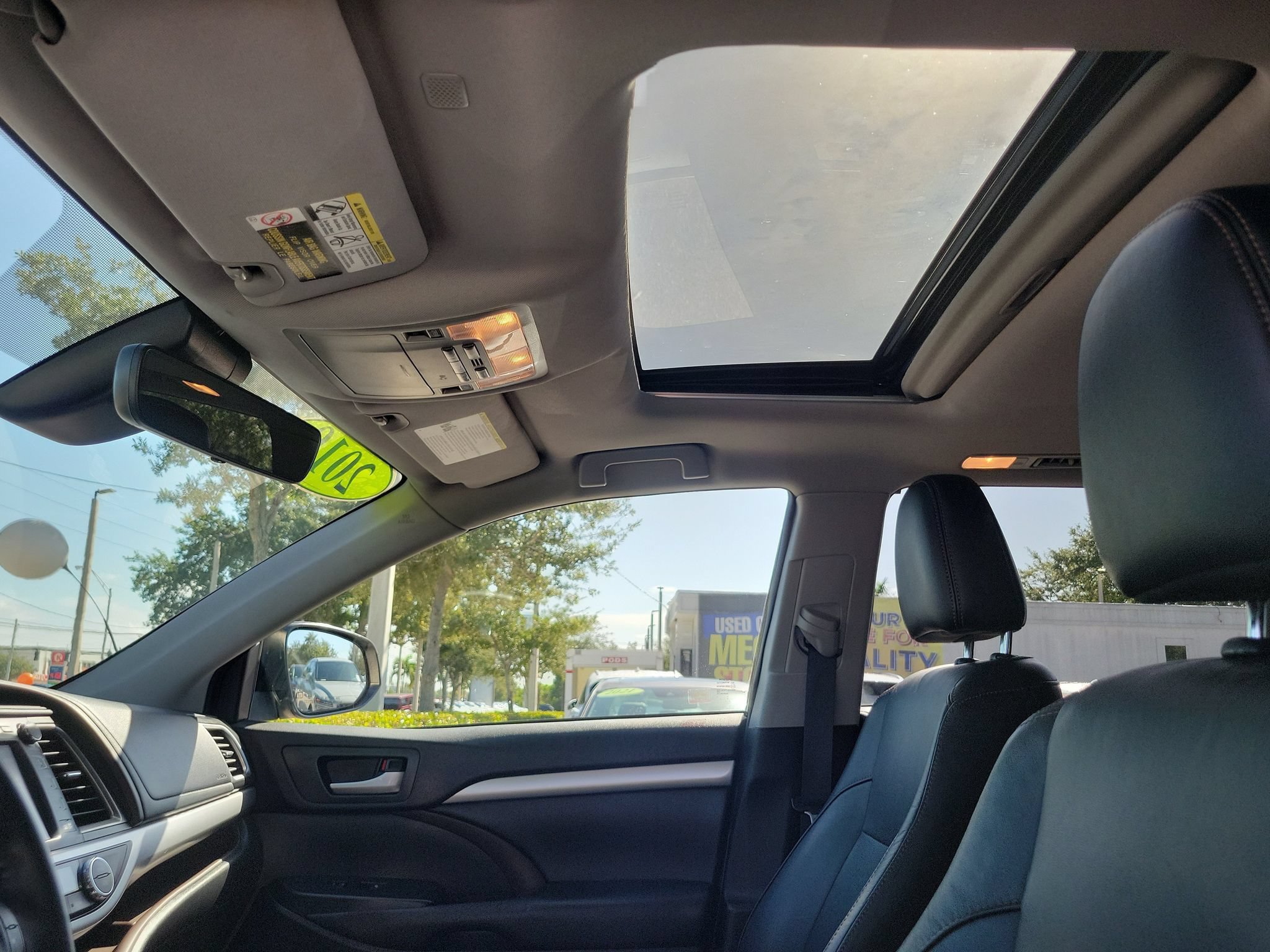 Used 2019 Toyota Highlander XLE AWD/4WD image 23