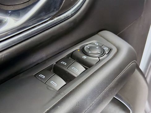 Used 2023 GMC Yukon XL SLE RWD image 22
