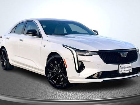 Used 2025 Cadillac CT4 Luxury image 3