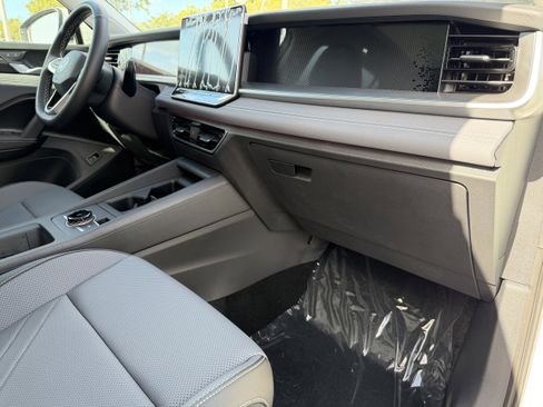 New 2026 Volkswagen Tiguan SE image 11