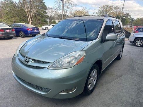 Used 2006 Toyota Sienna XLE image 2