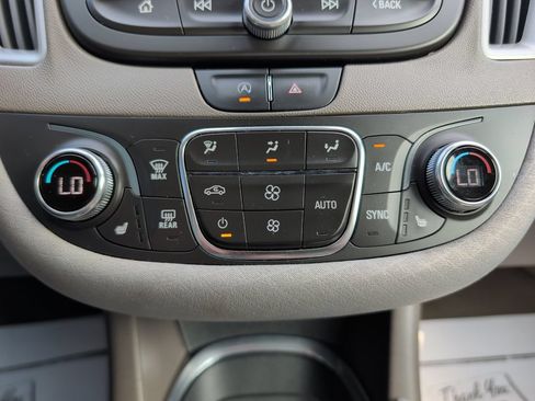 Used 2022 Chevrolet Malibu LT FWD image 15