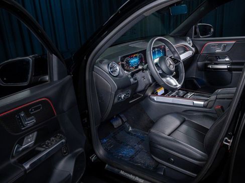 New 2025 Mercedes-Benz GLB 250 image 10